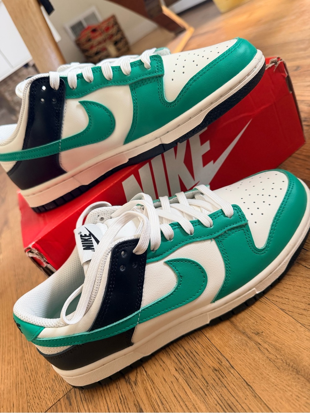 Nike Womens Green Low-Top Sneakers - White/Green/Black size 10 NEW